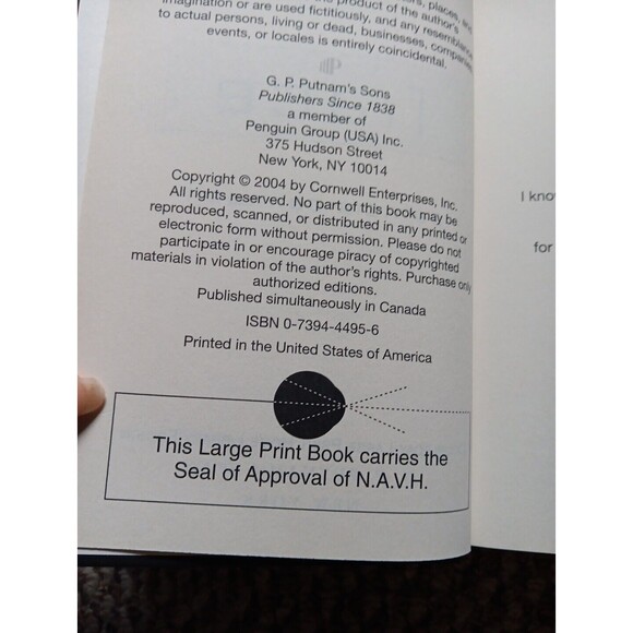 Trace  by Patricia Cornwell Large Print HCDJ 2004 Scarpetta Novel - Picture 11 of 16